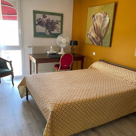 L'Abribis Hotel Firminy Bagian luar foto