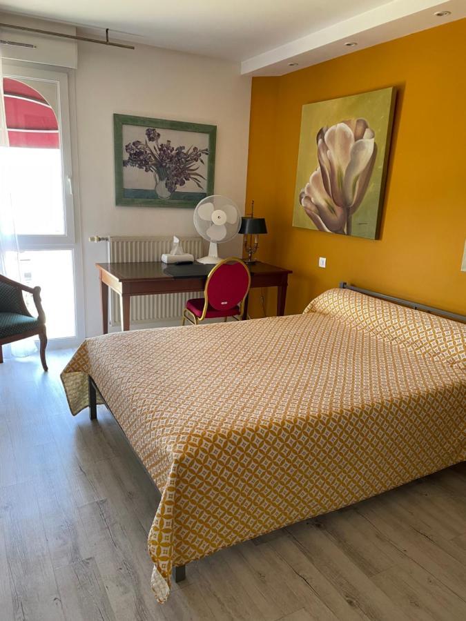L'Abribis Hotel Firminy Bagian luar foto