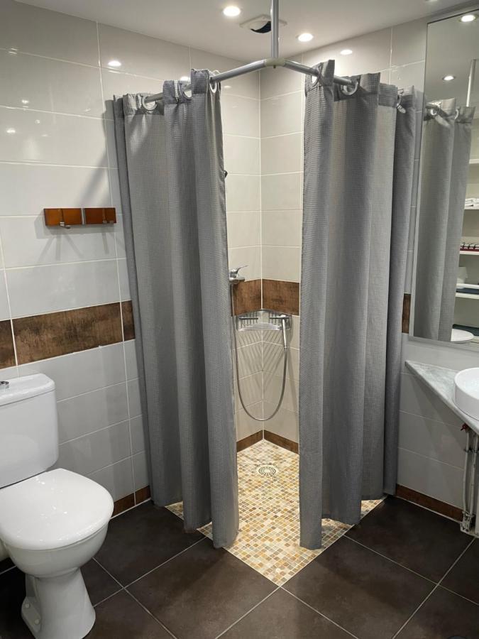 L'Abribis Hotel Firminy Bagian luar foto