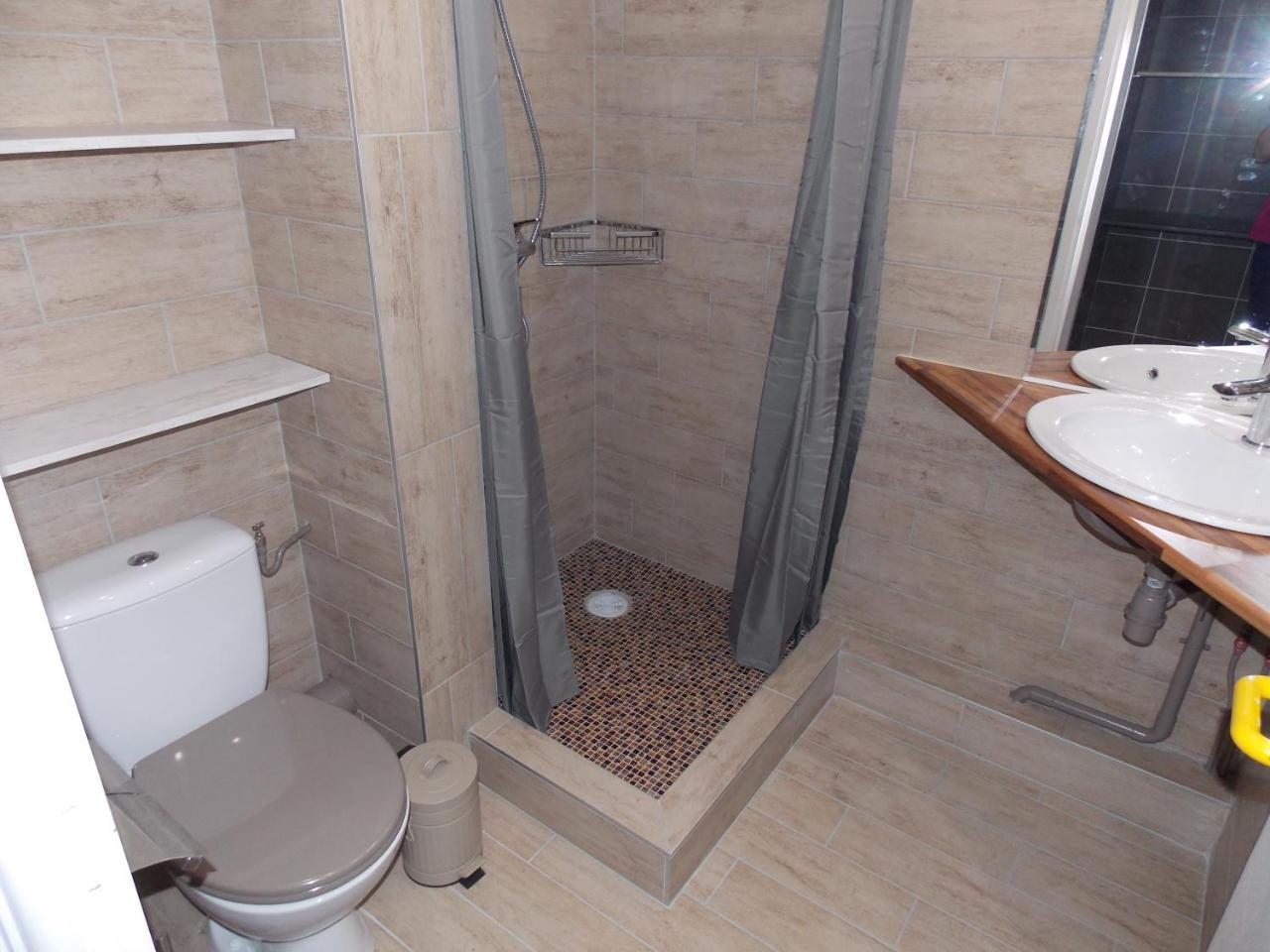 L'Abribis Hotel Firminy Bagian luar foto